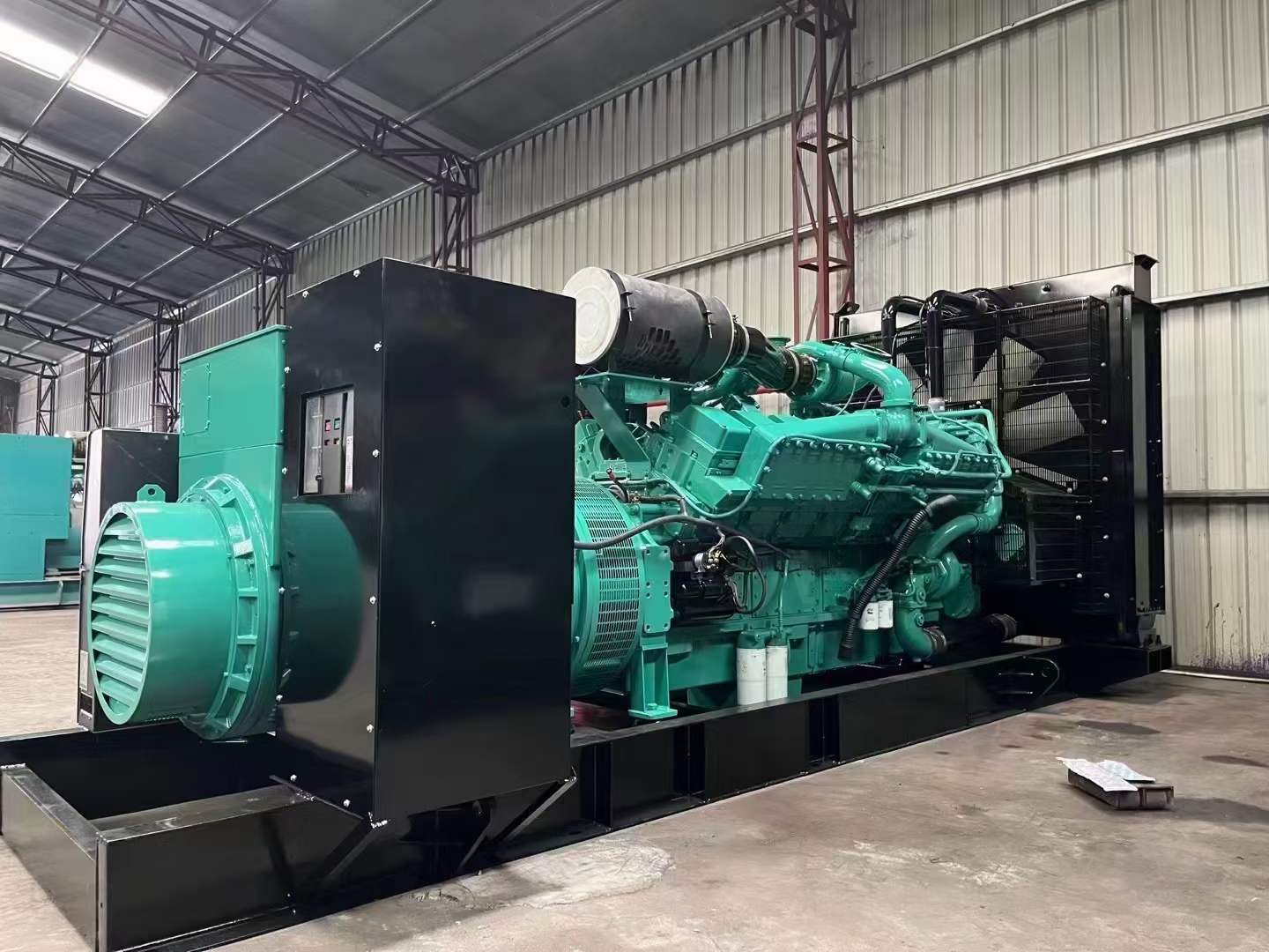 定日如何降低 800kW 柴油发电机输出电流的波动？