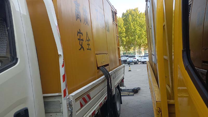 定日如何判断柴油发电机组和UPS电源的切换时间是否符合要求？
